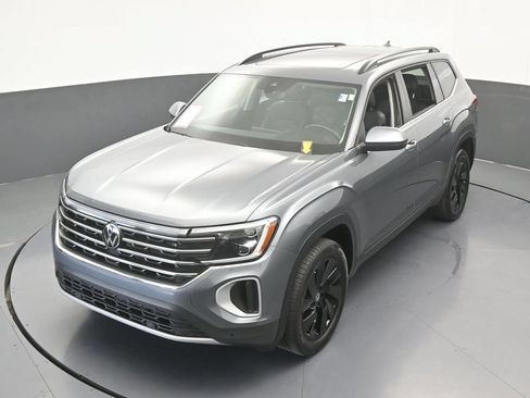 Used 2024 Volkswagen Atlas SE w/ Panoramic Sunroof Package FWD image 46