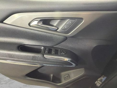 Certified 2025 Chevrolet Traverse LT w/ Driver Confidence Package FWD image 26