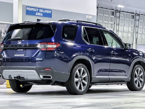 Used 2023 Honda Pilot Touring image 9