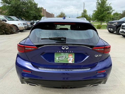 Used 2017 INFINITI QX30 Premium FWD image 5