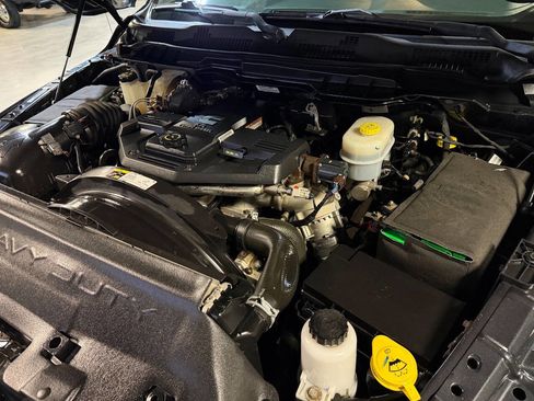 Used 2013 RAM 2500 Tradesman w/ Chrome Appearance Group image 16