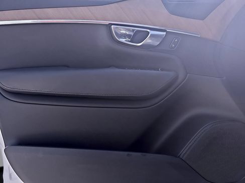 Certified 2025 Volvo XC90 B6 Plus AWD/4WD image 37