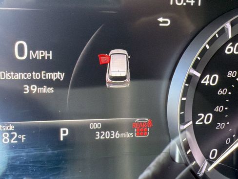 Used 2025 Toyota Highlander LE FWD image 19