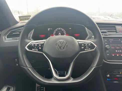 Used 2022 Volkswagen Tiguan SE R-Line AWD/4WD image 18