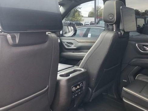 Used 2021 Chevrolet Suburban Premier w/ Premium Package AWD/4WD image 4