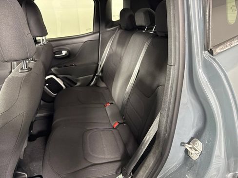 Used 2019 Jeep Renegade Latitude w/ Safety and Security Group FWD image 24