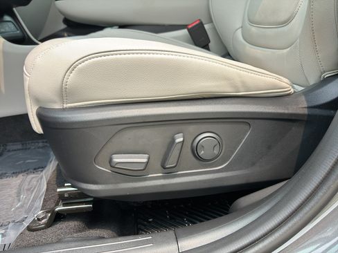 Certified 2025 Hyundai Tucson Limited AWD/4WD image 14