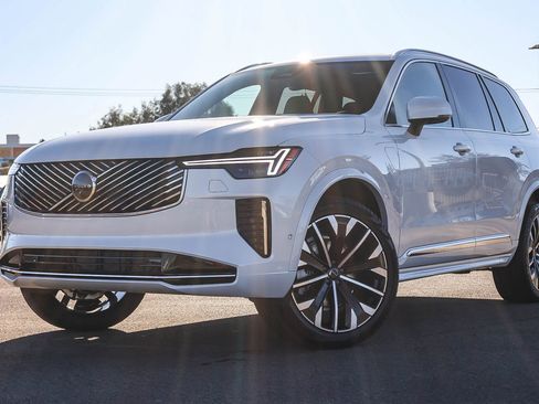 New 2026 Volvo XC90 B5 Plus image 1