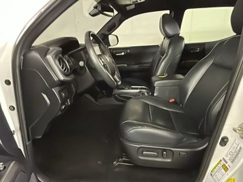 Used 2021 Toyota Tacoma TRD Sport w/ TRD Premium Sport Package AWD/4WD image 11