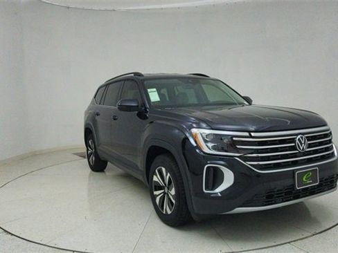 Used 2025 Volkswagen Atlas SE image 66