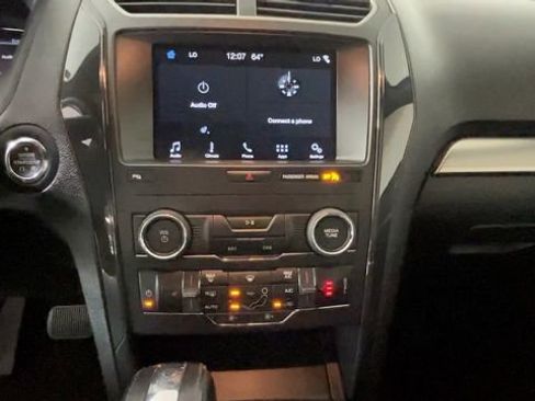 Used 2018 Ford Explorer XLT w/ Equipment Group 202A AWD/4WD image 33