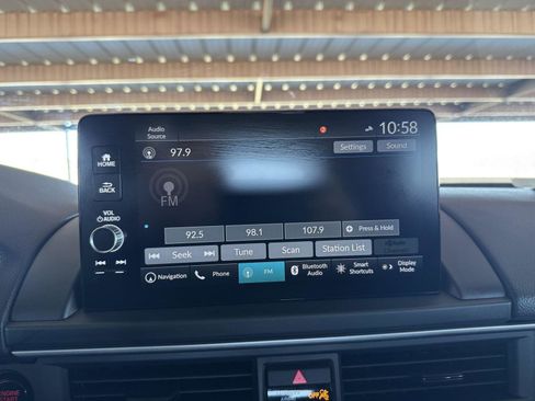 Used 2025 Honda Pilot Touring image 14