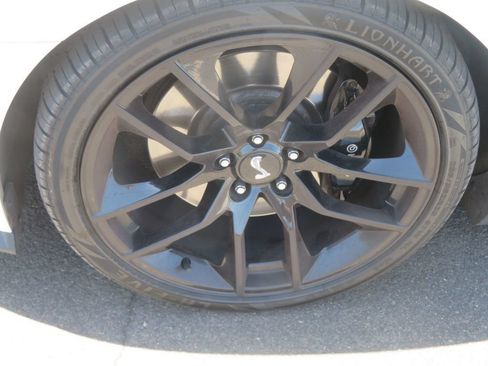 Used 2010 Ford Mustang Shelby GT500 RWD image 16