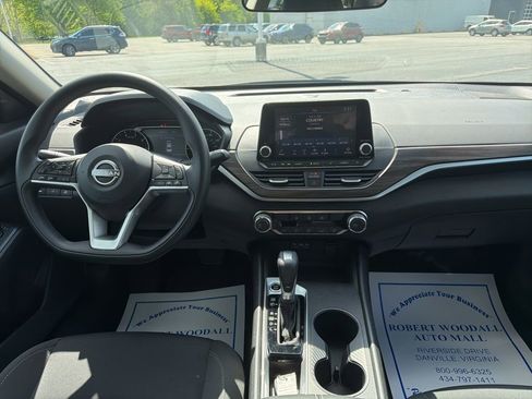 Used 2025 Nissan Altima 2.5 SV image 15
