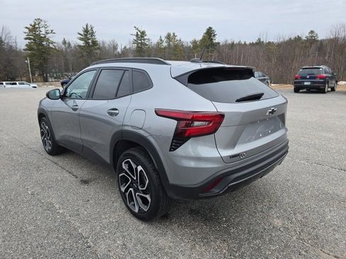 Used 2025 Chevrolet Trax RS w/ Driver Confidence Package image 3