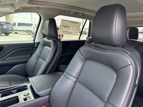 New 2026 Lincoln Aviator AWD w/ Jet Appearance Package image 21