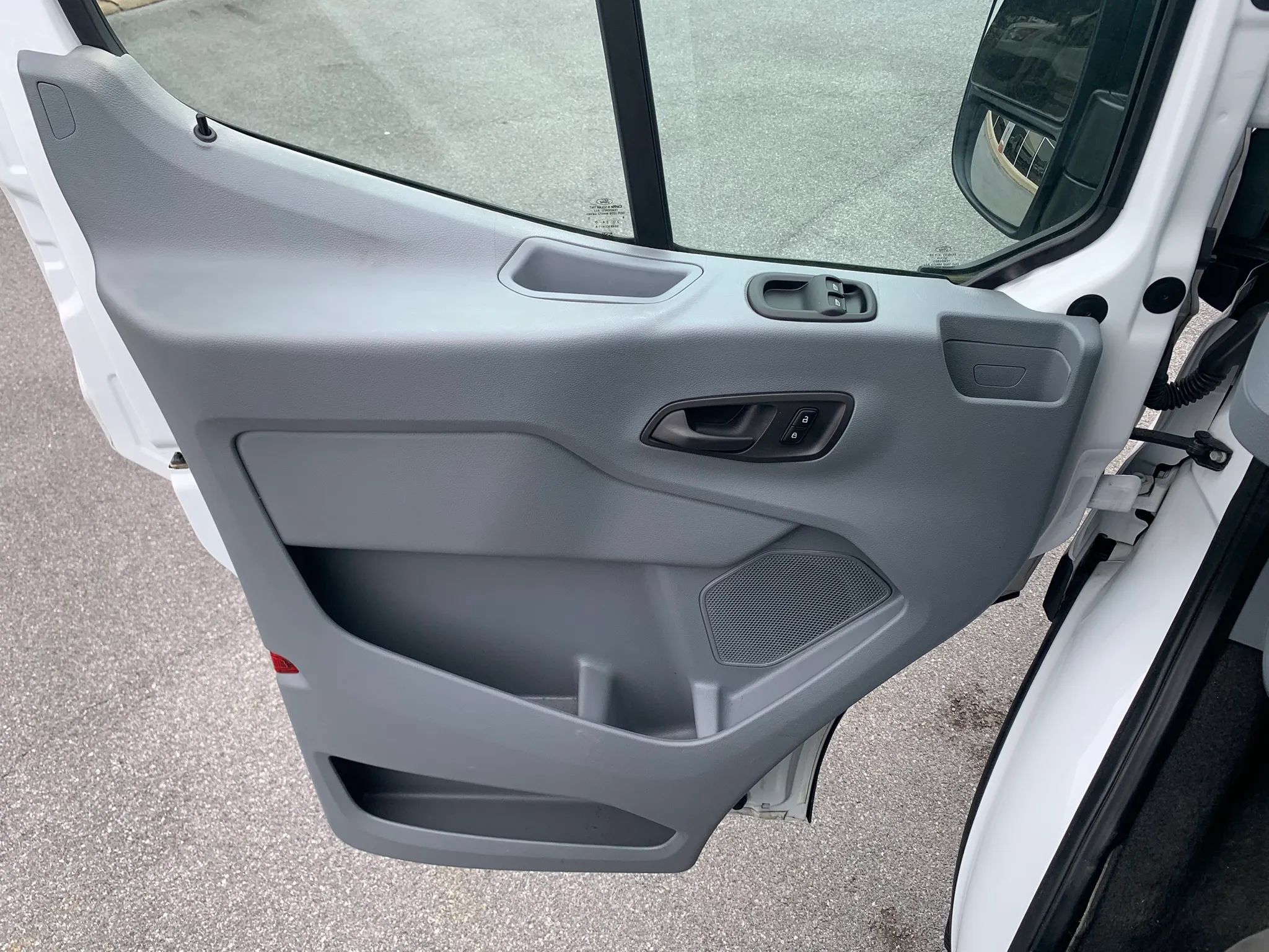 Used 2018 Ford Transit 350 XL RWD image 8