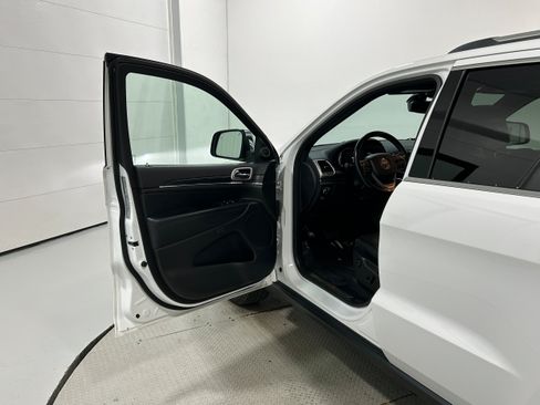 Used 2020 Jeep Grand Cherokee Limited w/ Premium Lighting Group AWD/4WD image 26