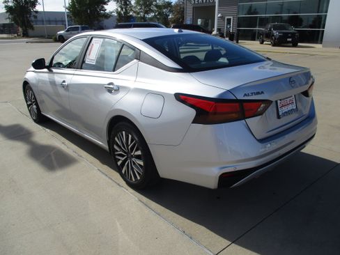 Used 2024 Nissan Altima 2.5 SV image 4