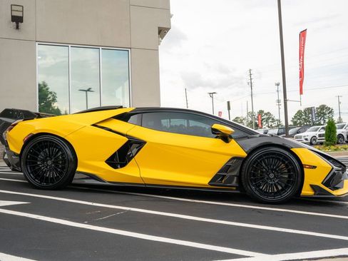 Used 2024 Lamborghini Revuelto AWD/4WD image 11