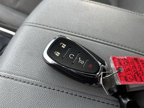 Used 2020 Chevrolet Traverse LT image 27