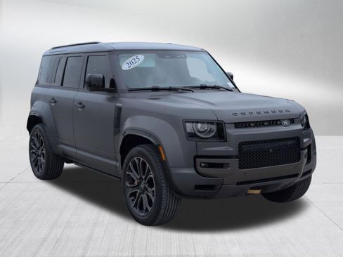 Used 2025 Land Rover Defender 110 image 7