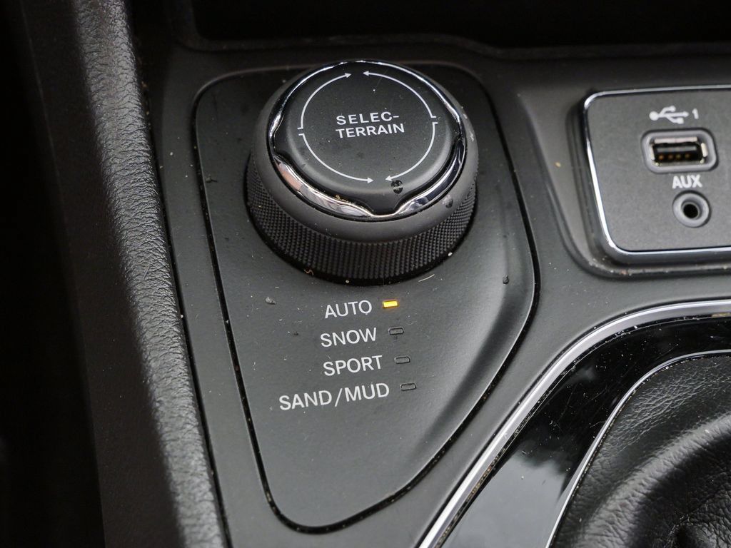 Certified 2020 Jeep Cherokee Limited AWD/4WD image 25