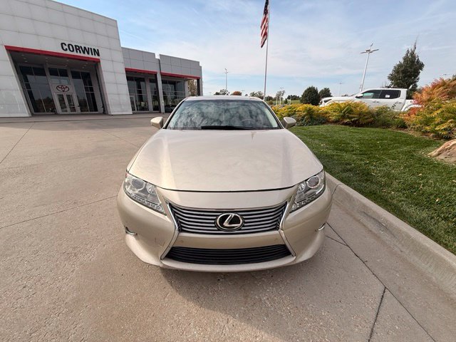 Used 2014 Lexus ES 300h w/ Luxury Package w/Bamboo Trim FWD image 10