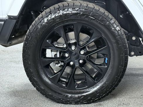 Used 2022 Jeep Wrangler Unlimited Sahara w/ Cold Weather Group image 9