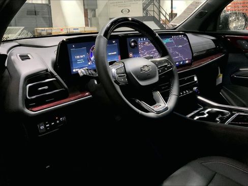 New 2026 Chevrolet Traverse Z71 w/ Enhanced Driving Package image 7