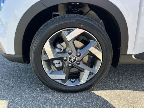 New 2025 Hyundai Venue SEL image 14