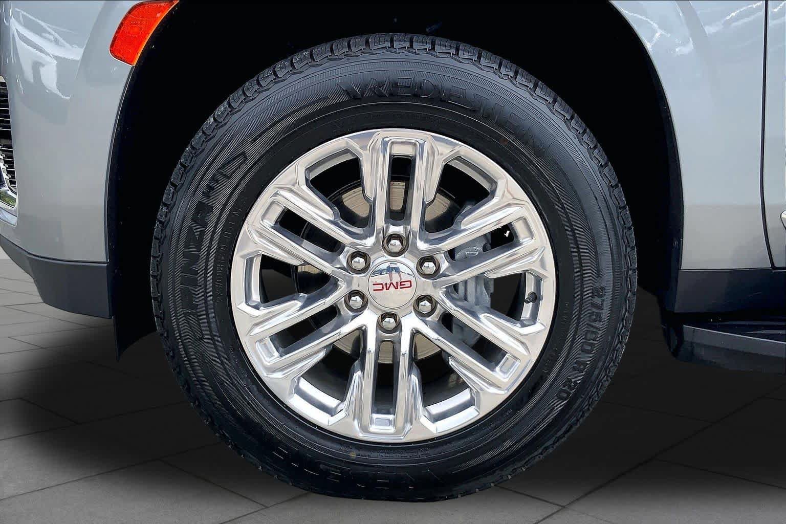 Used 2023 GMC Yukon SLT AWD/4WD image 11