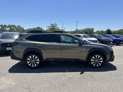 Used 2025 Subaru Outback Limited AWD/4WD image 3