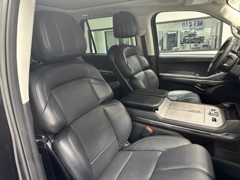 Used 2025 Lincoln Navigator Reserve AWD/4WD image 22