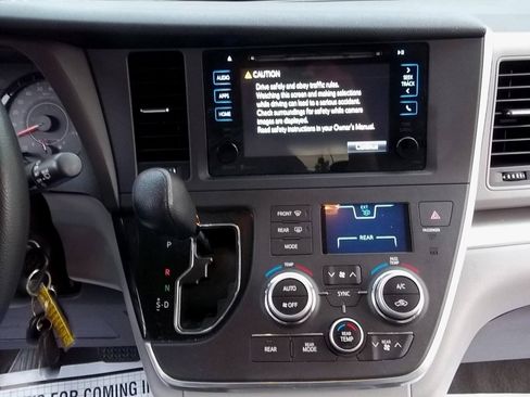 Used 2015 Toyota Sienna LE FWD image 13