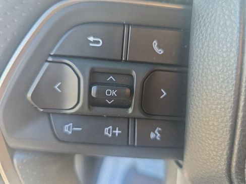 Used 2025 Toyota 4Runner SR5 AWD/4WD image 16