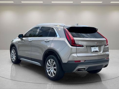Used 2023 Cadillac XT4 Premium Luxury w/ Technology Package FWD image 3