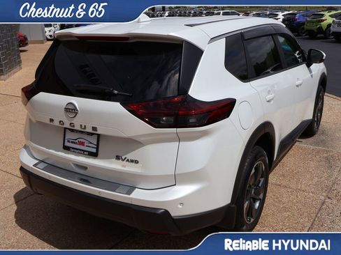 Used 2024 Nissan Rogue SV AWD/4WD image 6