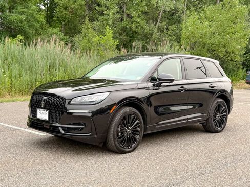 Used 2023 Lincoln Corsair AWD w/ Equipment Group 101A image 3
