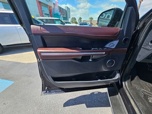 Used 2022 Ford Expedition Limited AWD/4WD image 18