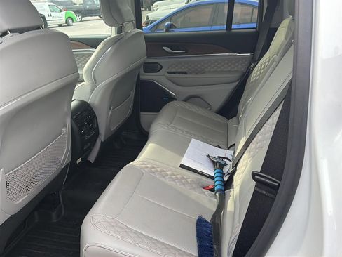 Used 2022 Jeep Grand Cherokee Summit image 11