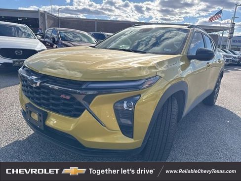 Certified 2024 Chevrolet Trax RS w/ Driver Confidence Package image 3