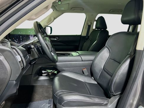 Used 2025 Nissan Armada SV RWD image 17