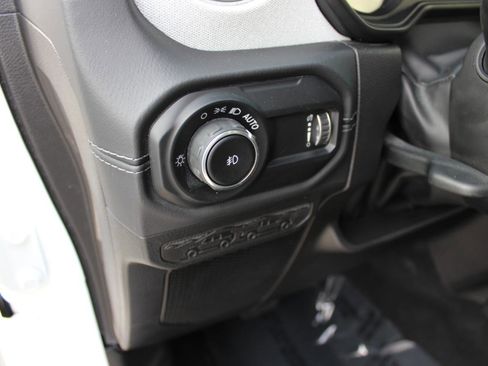 Used 2025 Jeep Wrangler Sahara AWD/4WD image 12