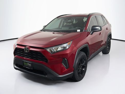 Used 2021 Toyota RAV4 LE FWD image 3