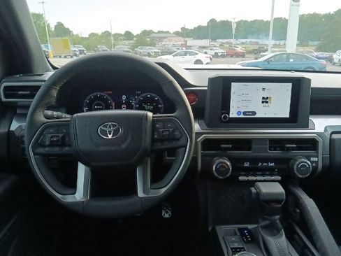 Used 2025 Toyota Tacoma TRD Sport image 25