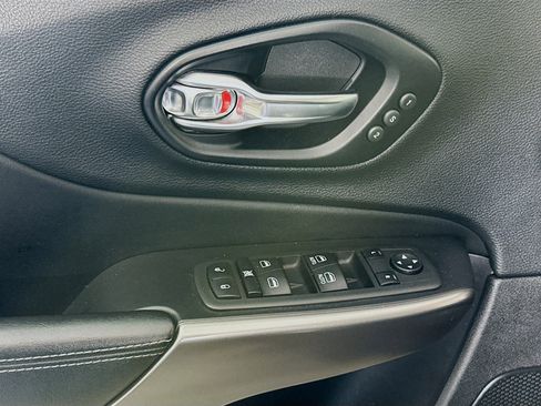 Used 2021 Jeep Cherokee Limited image 15