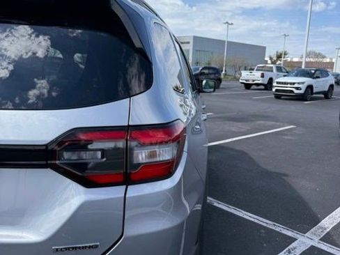 Used 2023 Honda Pilot Touring image 8