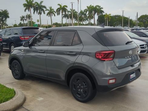 Used 2020 Hyundai Venue SE FWD image 7