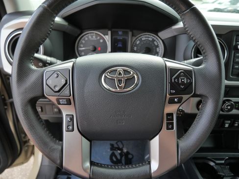 Certified 2019 Toyota Tacoma SR5 AWD/4WD image 26